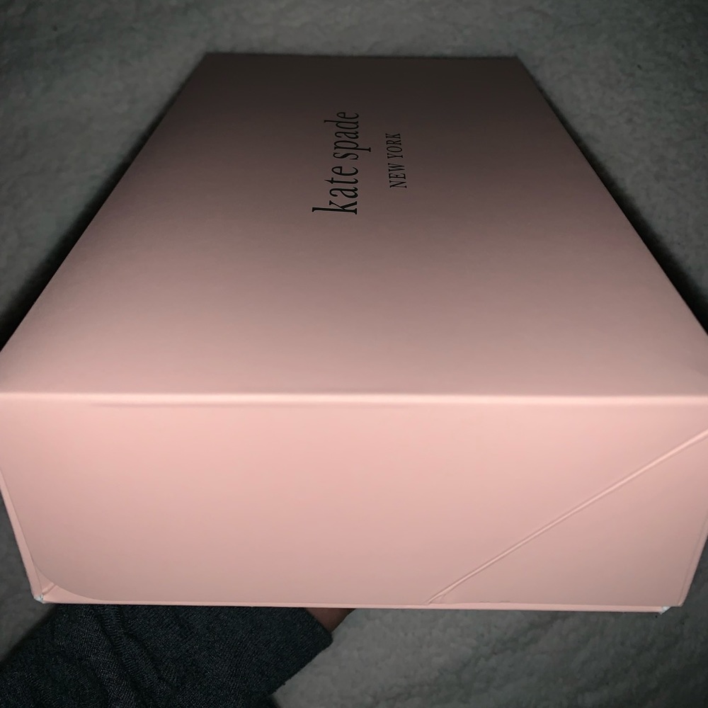 Kate Spade Gift Box - Picture 8 of 10